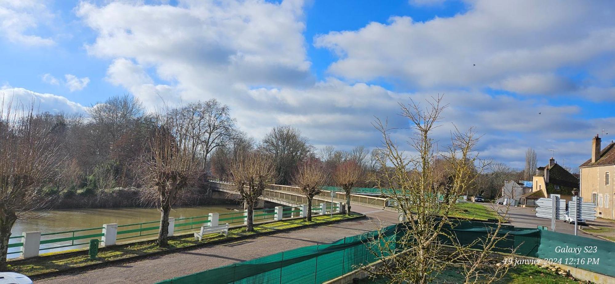 Pavillon Avec Jardin Clos Au Bord De L'Yonne Coulanges-sur-Yonne ภายนอก รูปภาพ